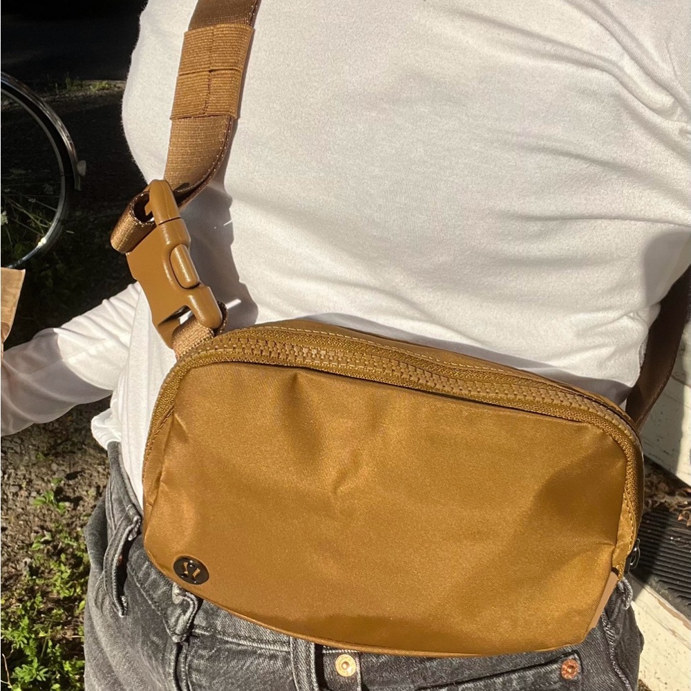 Lululemon Everywhere Belt Bag